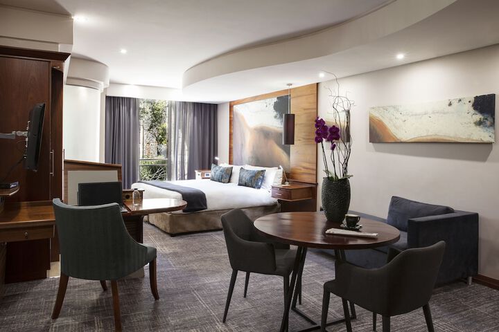 Room 4 of 121