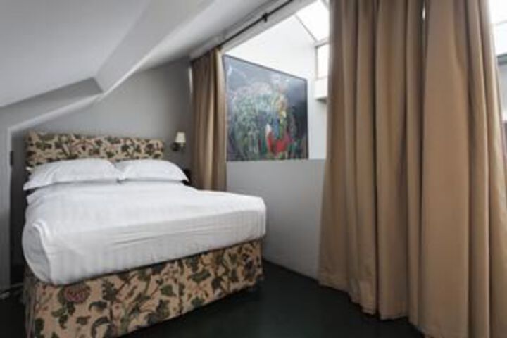 Room 31 of 166