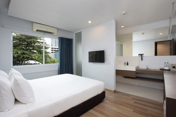 Room 12 of 33