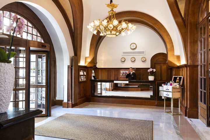 Hotel 2 of 126
