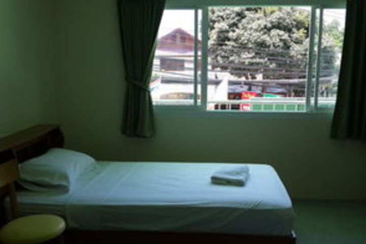 Room 17 of 34