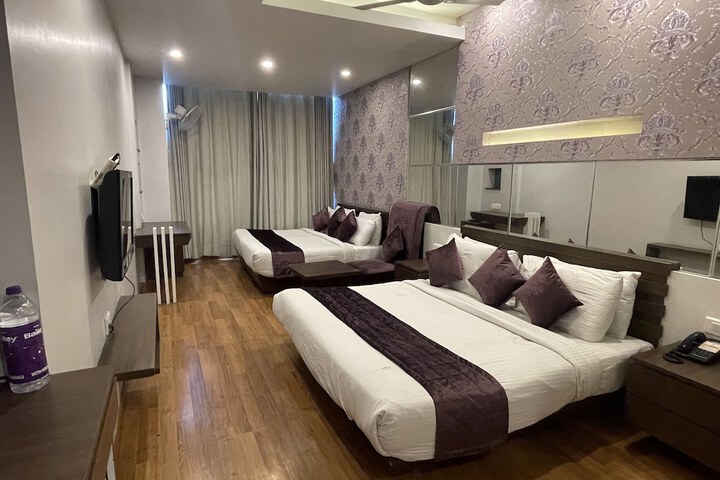 Room 17 of 40
