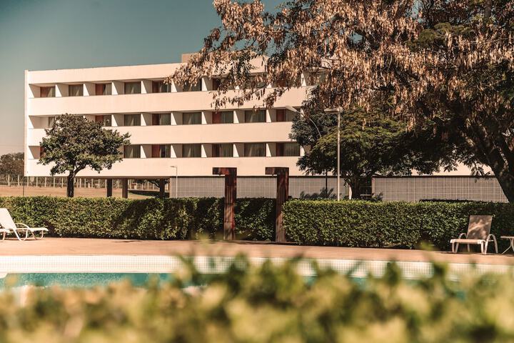 Hotel Pool