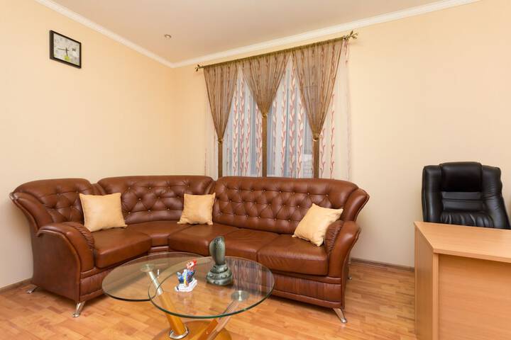Room 32 of 76