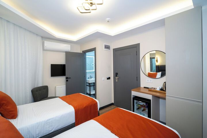 Room 11 of 60
