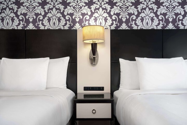 Standard Room, King or Two Doubles (2 of 7)