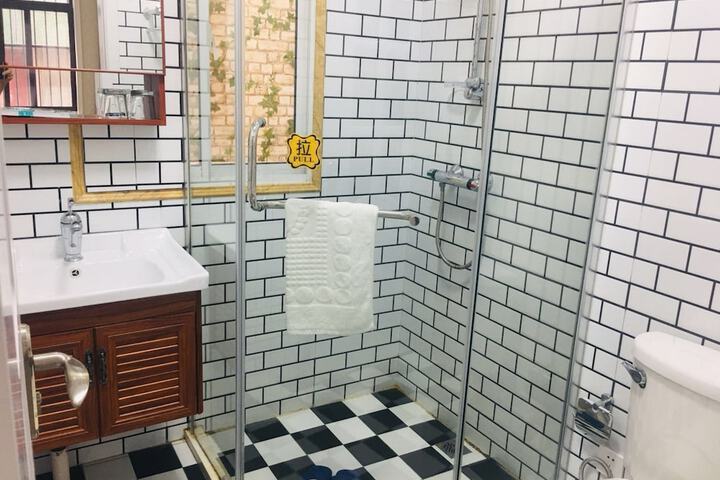 Room 13 of 17