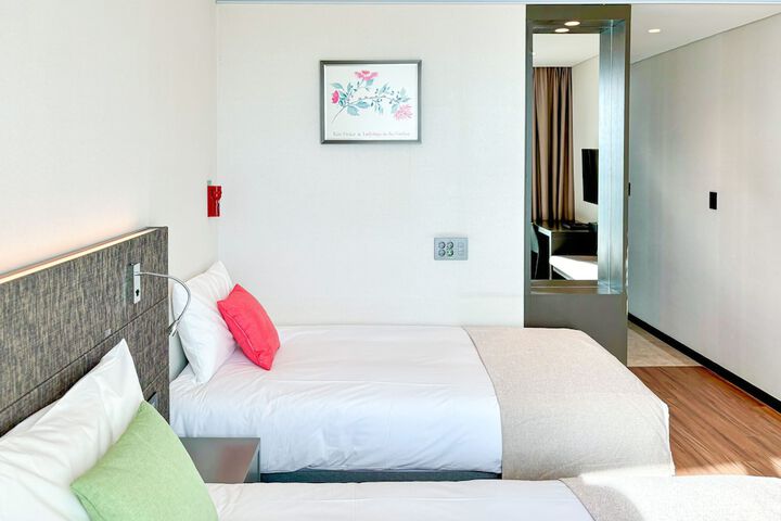 Room 45 of 93