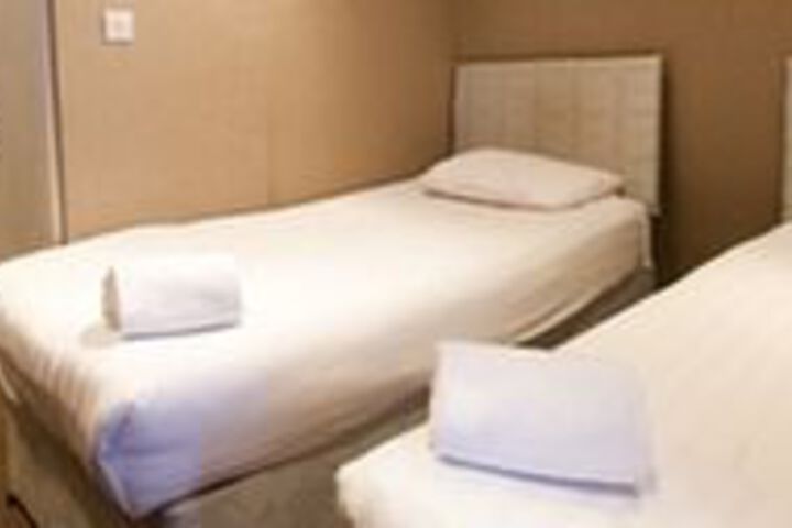 Room 21 of 34