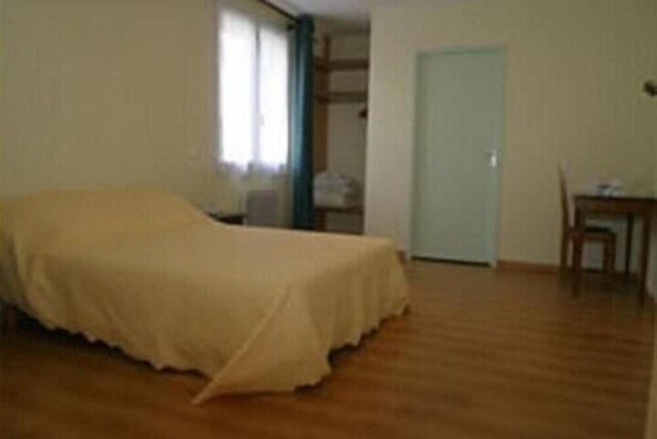 Room 6 of 32