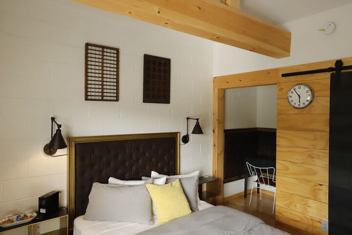 Classic Single Room 1 Double Bed Private Bathroom (2 of 2)