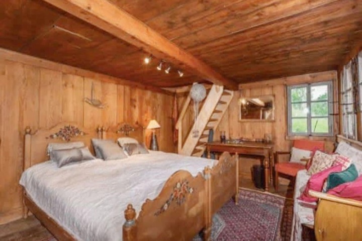 Room 2 of 39