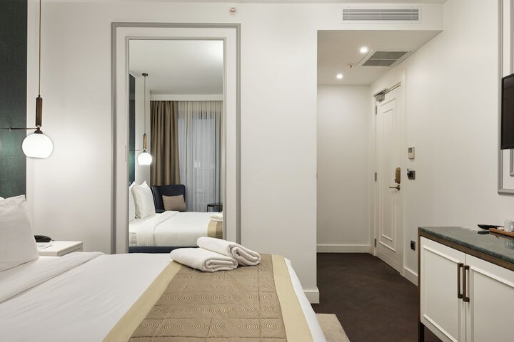 Room 30 of 86