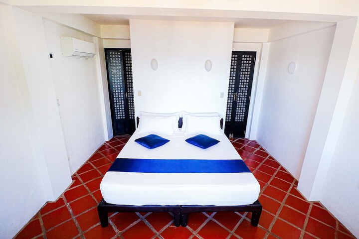 Room 9 of 71