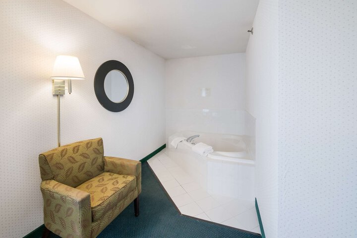 1 King Bed (6 of 16)