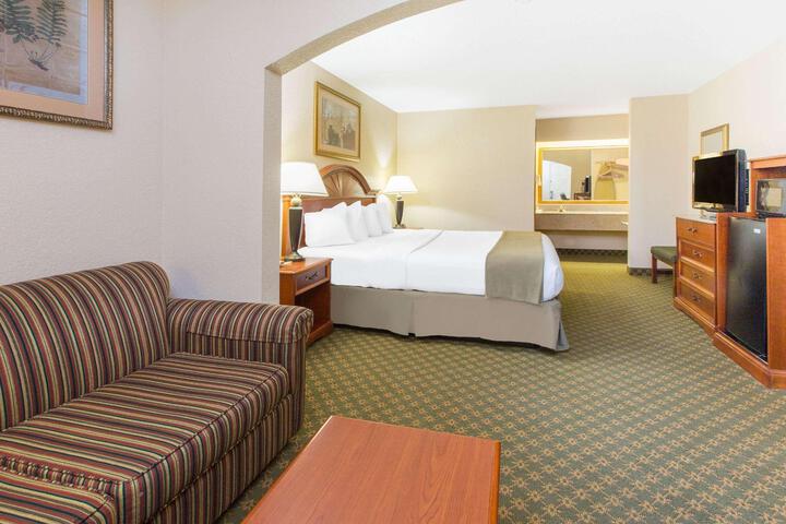 1 King Bed Accessible (12 of 18)