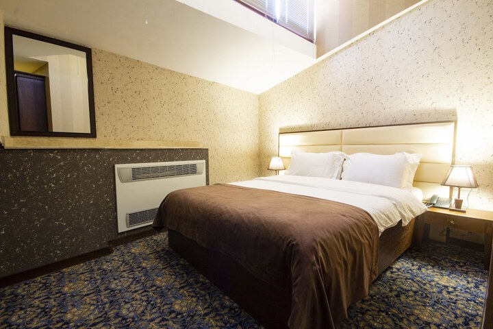 Room 53 of 72