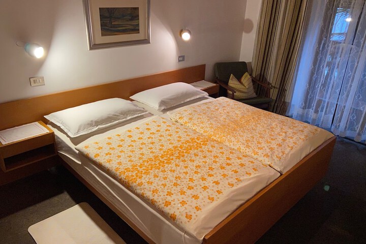 Room 8 of 44