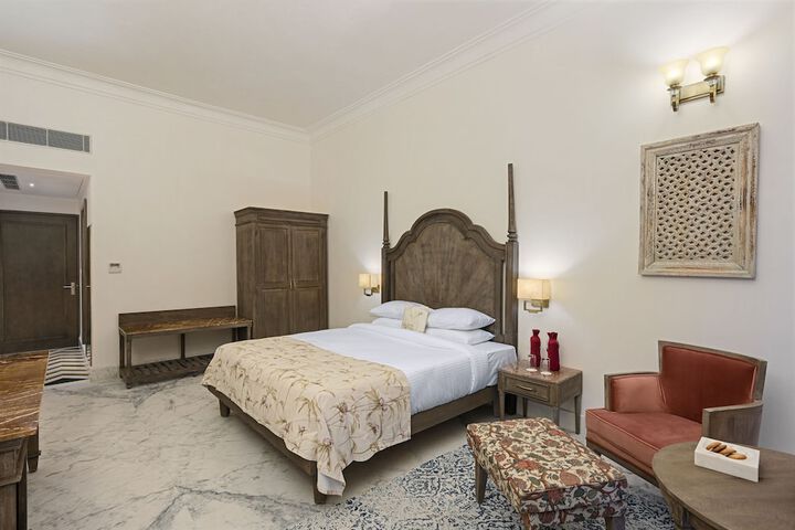 Room 9 of 33