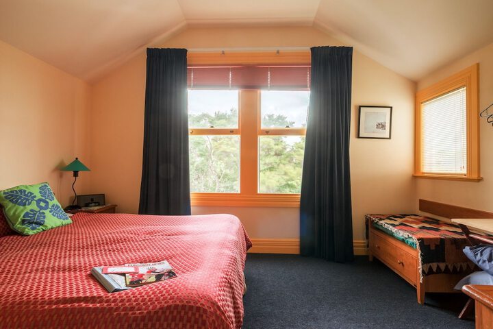 Room 11 of 80