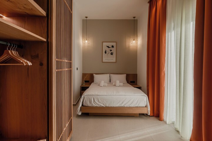 Room 17 of 77