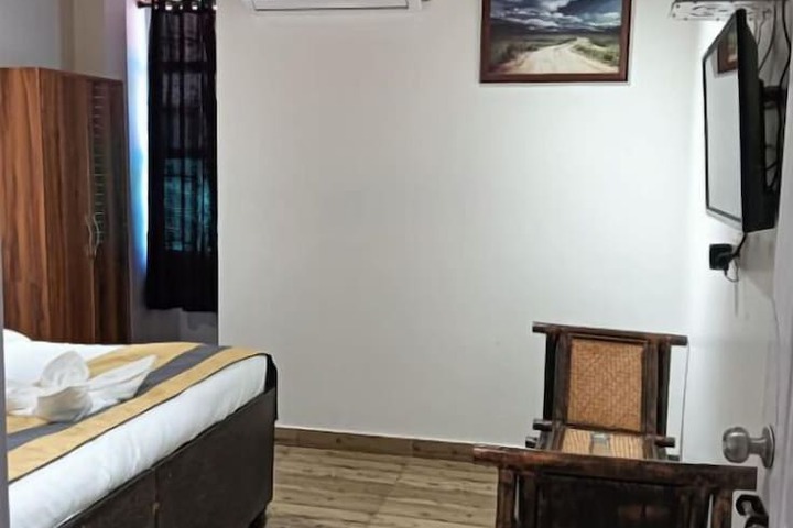 Room 8 of 25