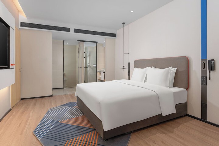 Room 3 of 40
