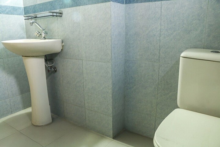Room 10 of 12