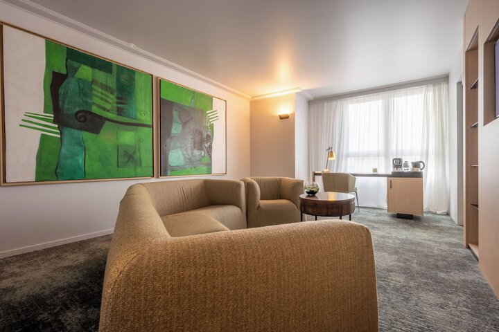 Room 40 of 100