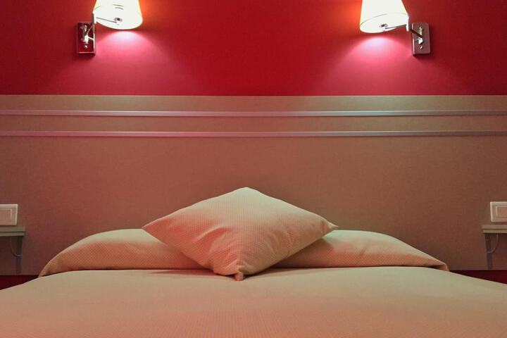 Room 10 of 48