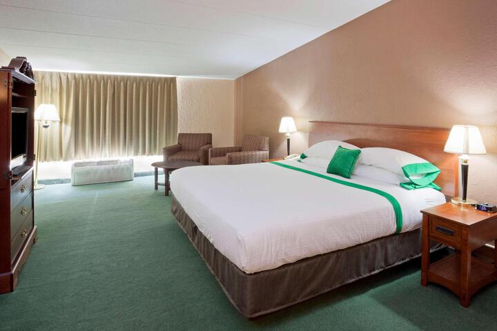1 King Bed