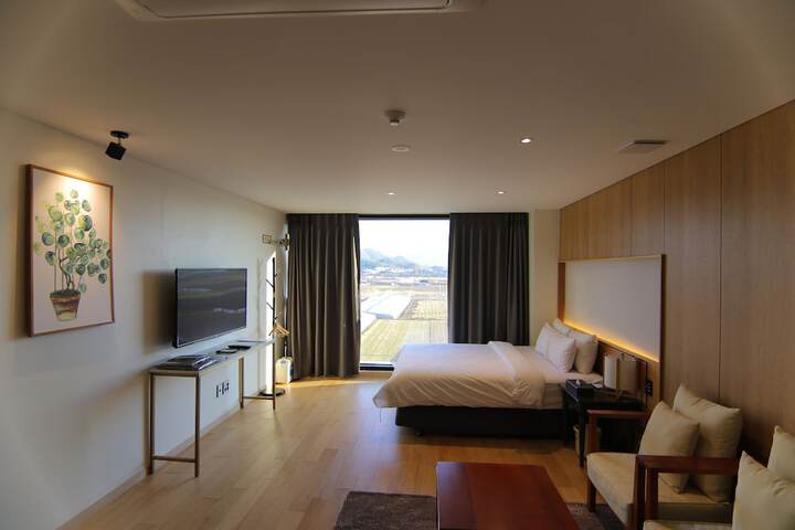 Room 90 of 190