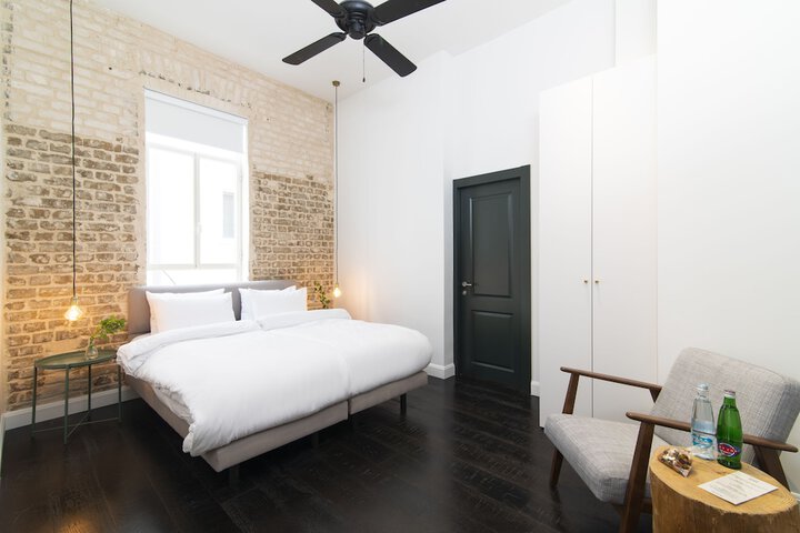 Room 20 of 38