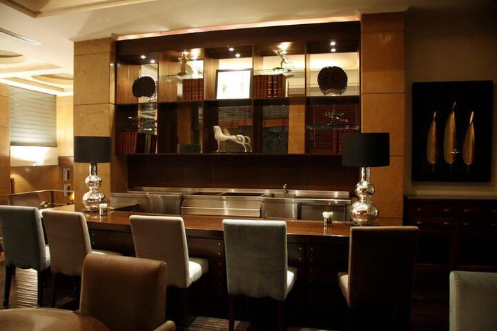 Lounge 48 of 63