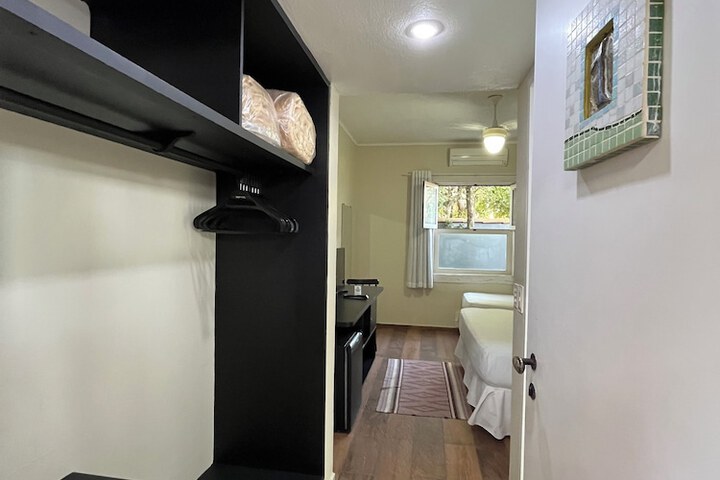 Room 16 of 115