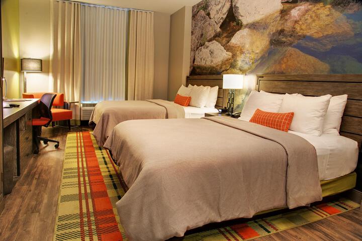 Standard Room, King or Two Doubles (2 of 4)