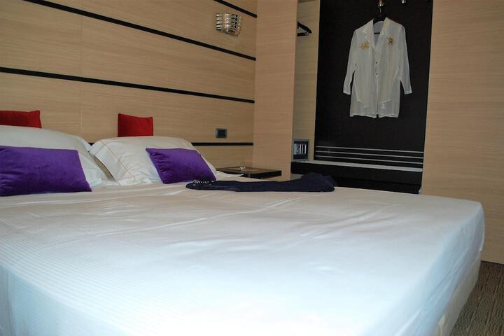 Room 16 of 29