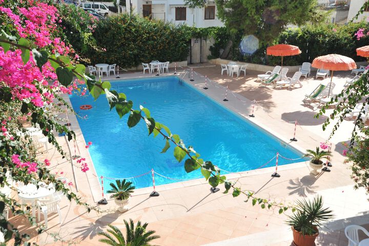 Pool Hotel