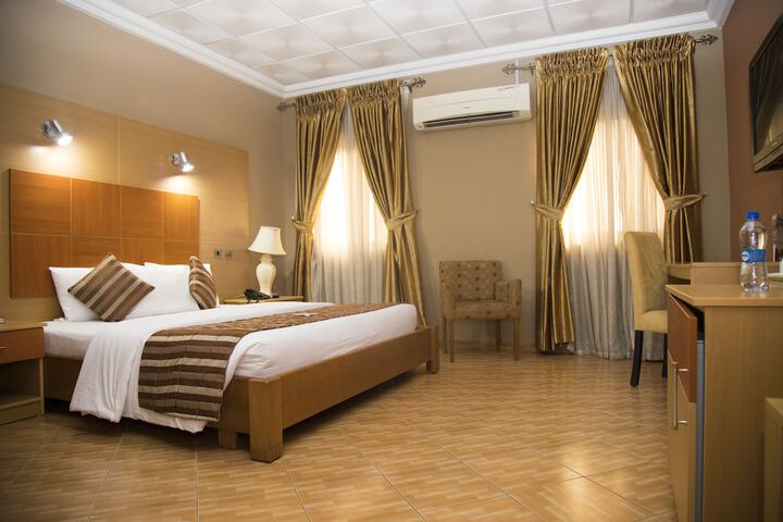 Room 3 of 27