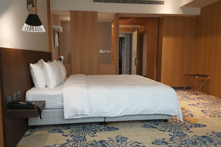 Room 11 of 42