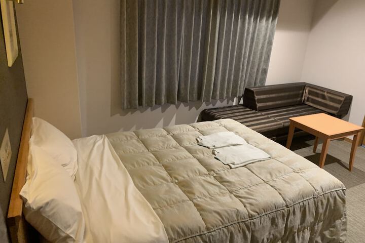 Room 12 of 48