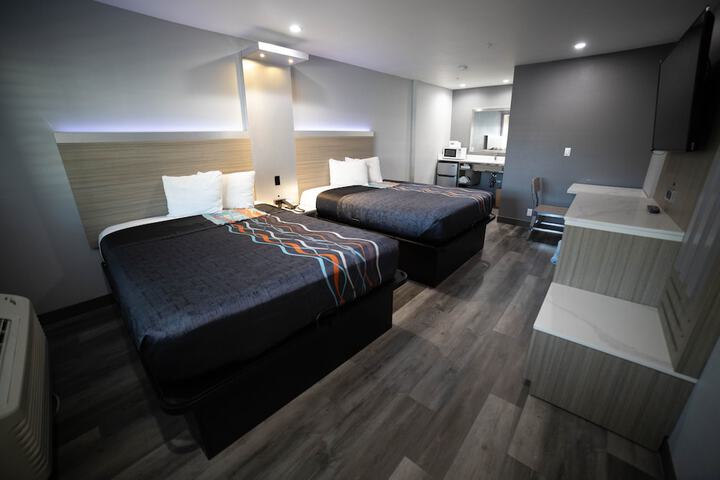 2 Queen Beds (2 of 18)