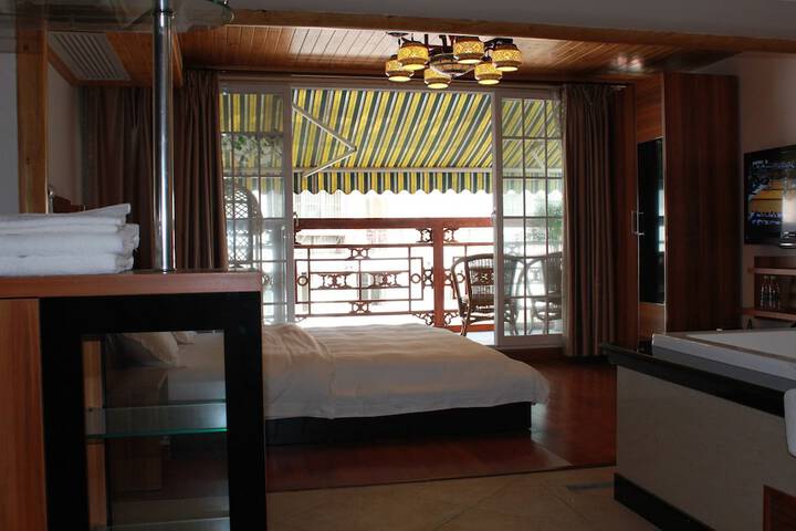 Room 9 of 26