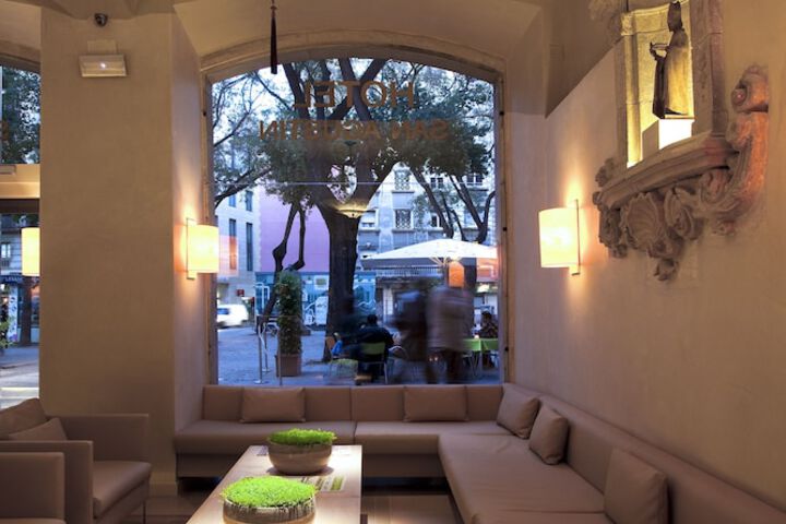 Guest Lobby