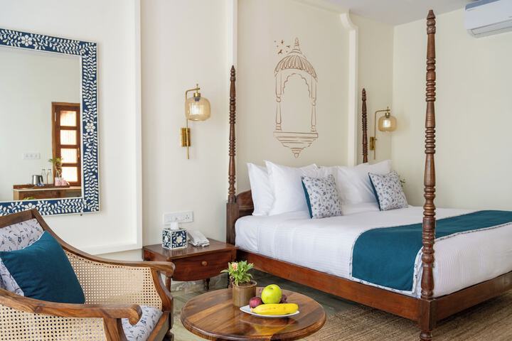 Room 4 of 18