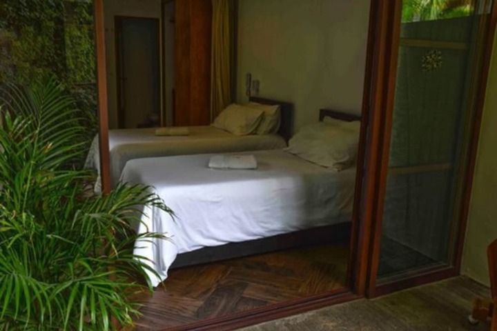 Room 8 of 32