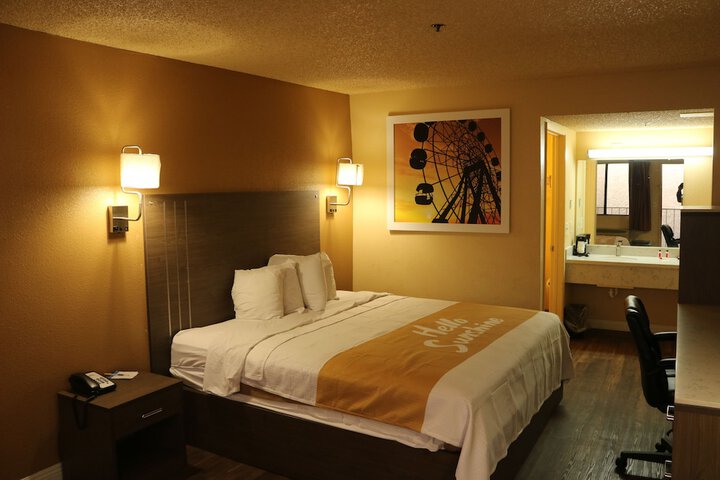1 King Bed Mobility Accessible (14 of 20)
