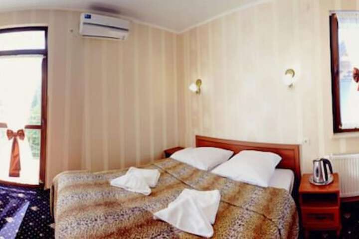 Room 6 of 49