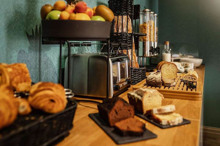 Breakfast/Coffee Service 28 of 40
