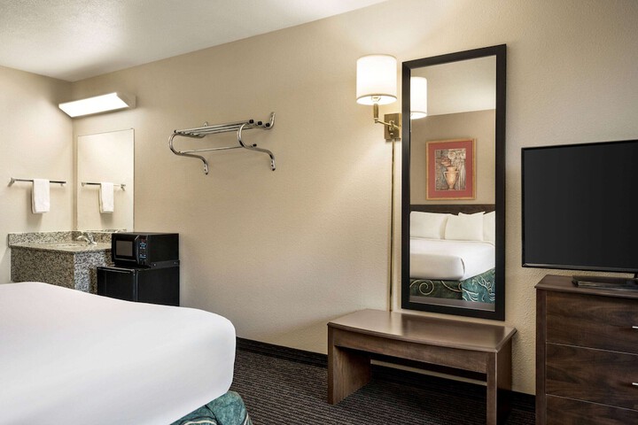 Room 15 of 53